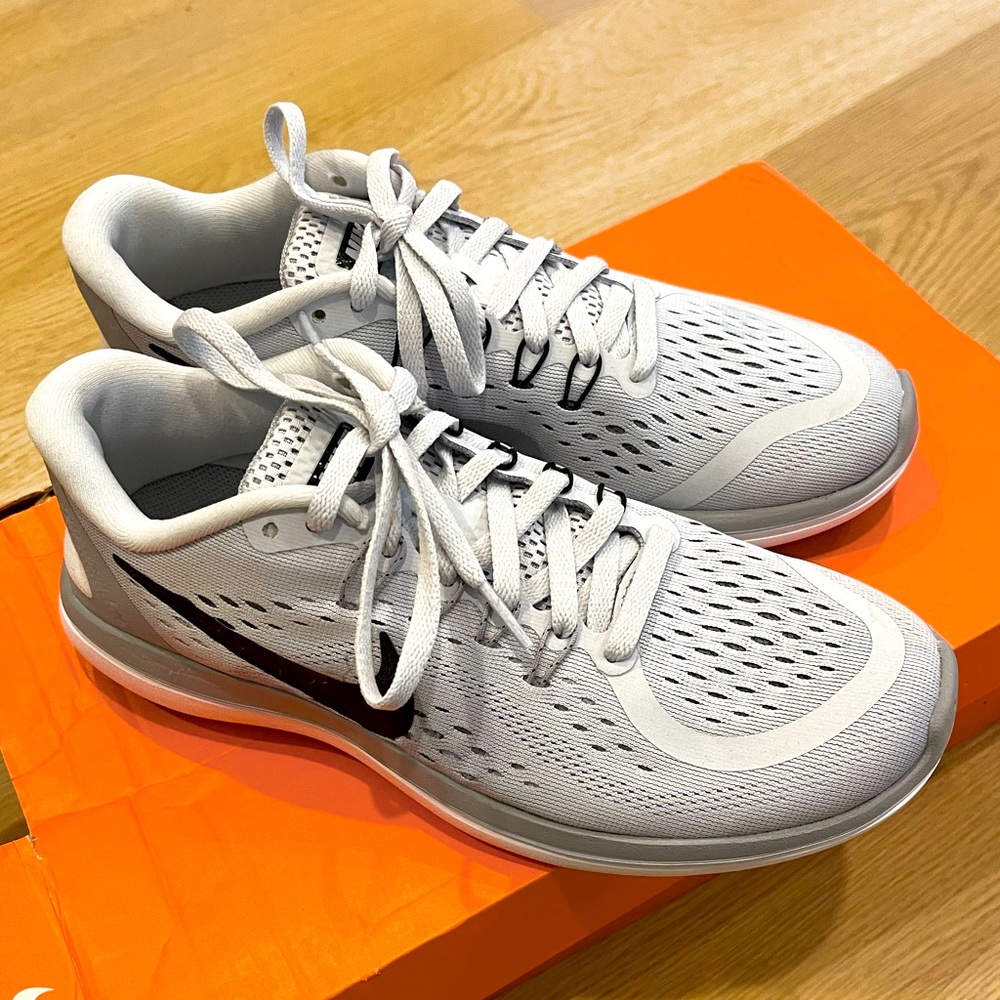 NWB Nike Flex 2017 Run Womens Size 7